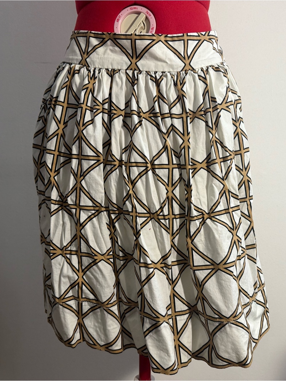Banana Republic White Skirt with Tan Geometric Print
